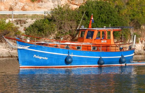 Motorboat Traditional Croatian boat Leut Palagruža 140hp