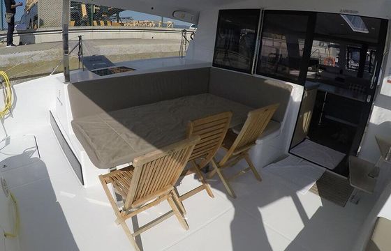 Catamaran Fountaine Pajot Lucia 40 11.73m
