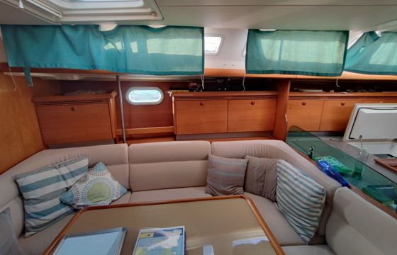 Sailboat Jeanneau Sun Odyssey 43 13.21m