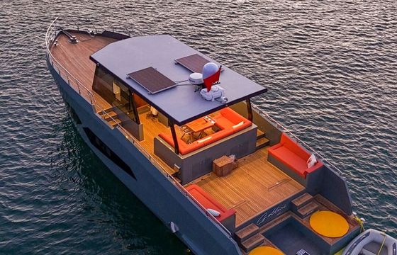 Motor yacht Luxury motor yacht with a capacity of 4 people Custom built luxury motor yacht 958hp