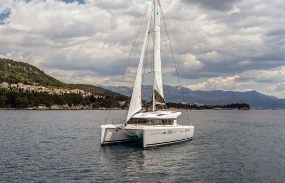 Catamaran Lagoon-Bénéteau Lagoon 39 - 4 + 2 cab. 11m