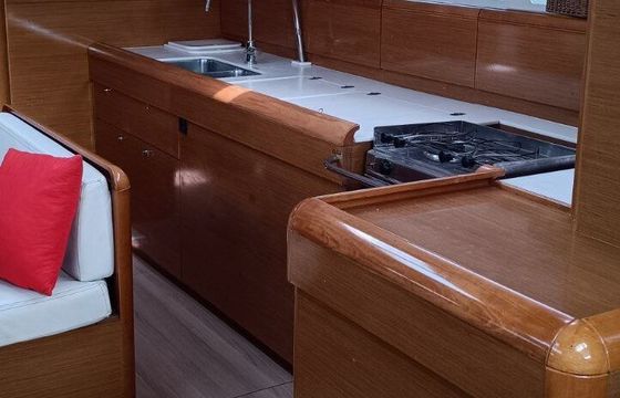 Sailboat Jeanneau Sun Odyssey 519  2017 15.21m