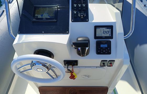 RIB Cantieri capelli tempest 775 300hp