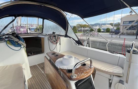Sailboat Jeanneau Sun Odyssey 42i 12.85m