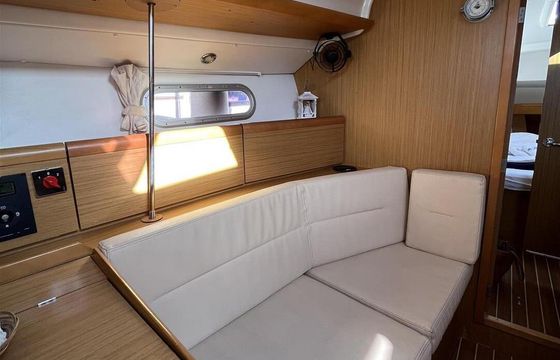 Sailboat Jeanneau Sun Odyssey 42i 12.85m