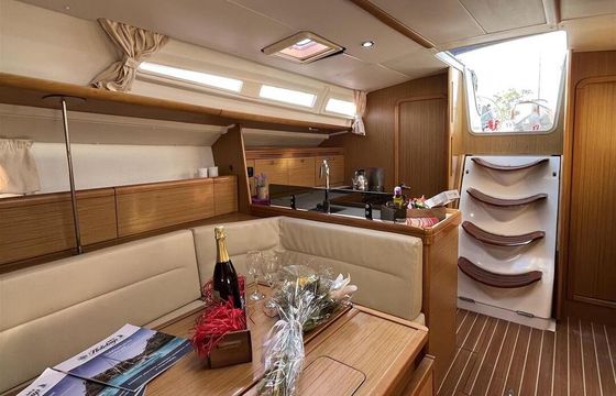 Sailboat Jeanneau Sun Odyssey 42i 12.85m