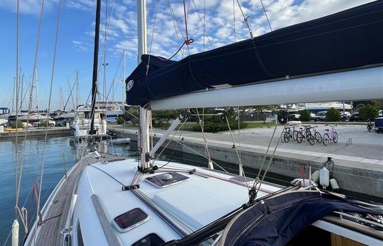 Sailboat Jeanneau Sun Odyssey 42i 12.85m