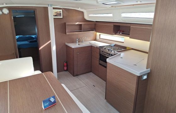 Sailboat Oceanis 40.1 12.87m