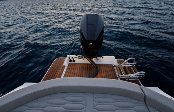 Motorboat Eolo 730HBS 200hp