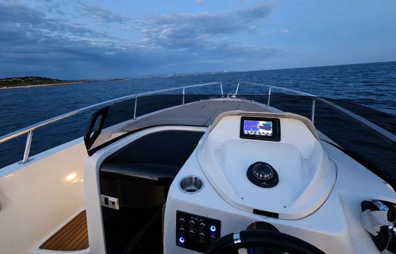 Motorboat Eolo 730HBS 200hp