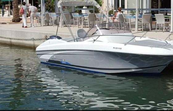 Motorboat BENETEAU Flyer 650 sundeck 150hp