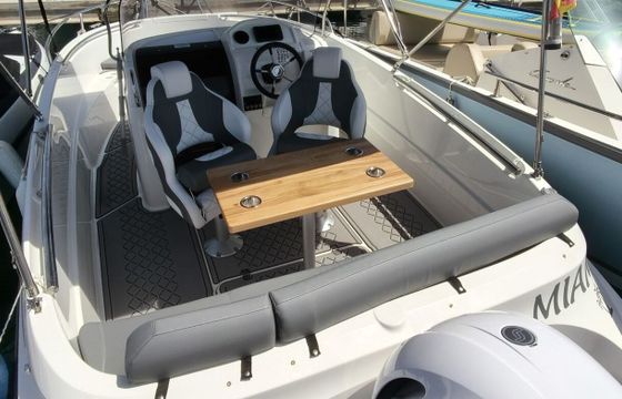Motorboat Miami 600 200hp