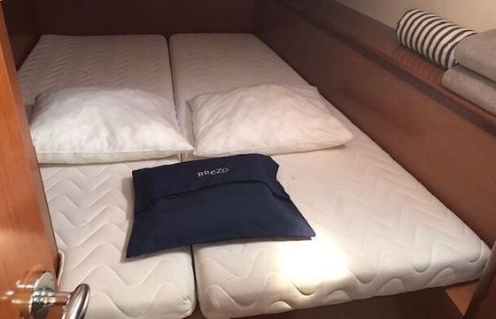 Sailboat Beneteau Oceanis 40 12m