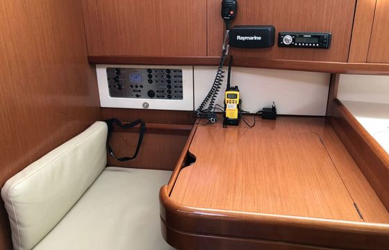 Sailboat Beneteau Oceanis 40 12m