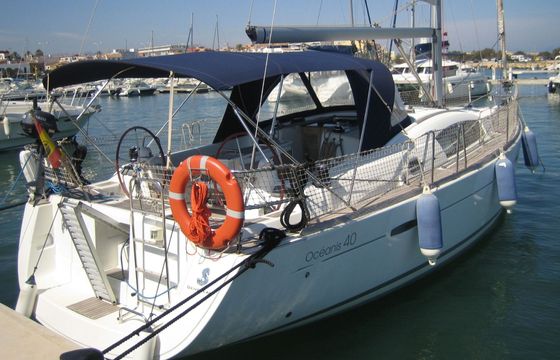 Sailboat Beneteau Oceanis 40 12m