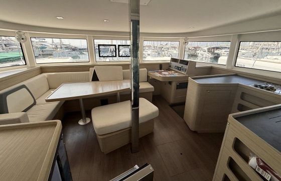 Catamaran Lagoon-Bénéteau Lagoon 42 - 4 + 2 cab. 12m