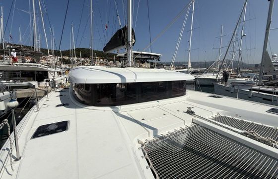 Catamaran Lagoon-Bénéteau Lagoon 42 - 4 + 2 cab. 12m