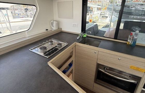 Catamaran Lagoon-Bénéteau Lagoon 42 - 4 + 2 cab. 12m