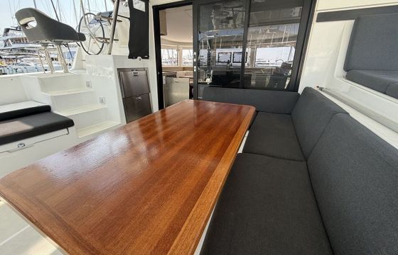 Catamaran Lagoon-Bénéteau Lagoon 42 - 4 + 2 cab. 12m