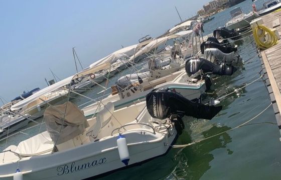 Boat without licence  pontile Barca blu max 40hp