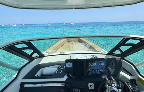Motorboat Axopar 28 T-top 300hp