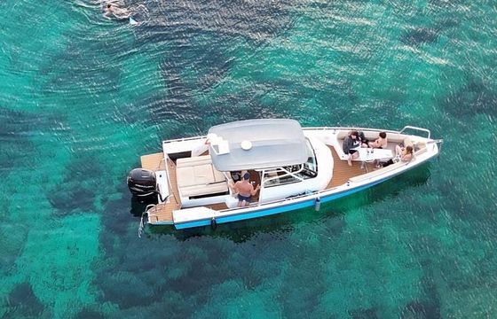 Motorboat Axopar 28 T-top 300hp