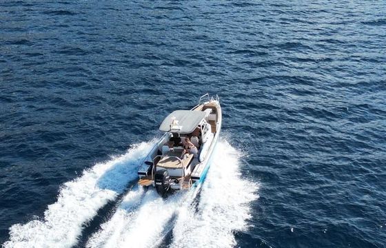 Motorboat Axopar 28 T-top 300hp