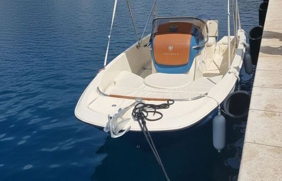 Motorboat Invictus Fx 200