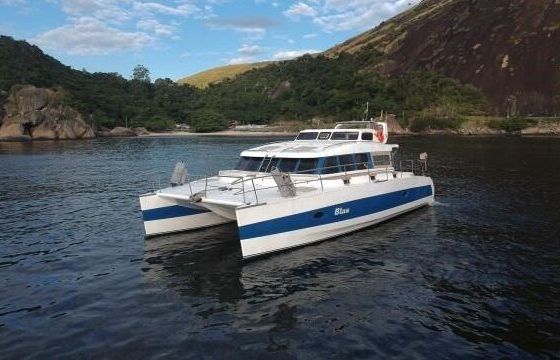Motorboat Blujoi Power Cat 40 Rio 400hp
