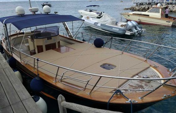Motorboat Futura 38 Open 630hp