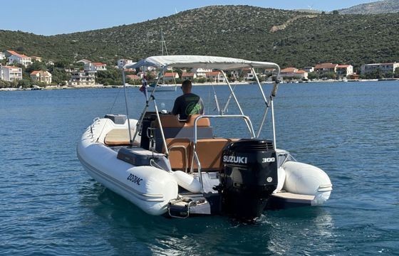 Motorboat Zodiac 7.5 Medline 300hp
