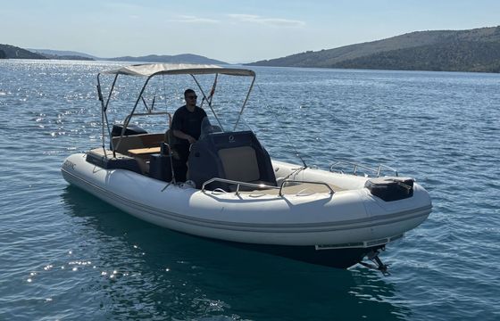 Motorboat Zodiac 7.5 Medline 300hp