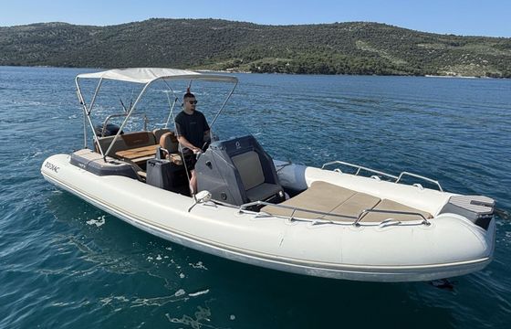 Motorboat Zodiac 7.5 Medline 300hp