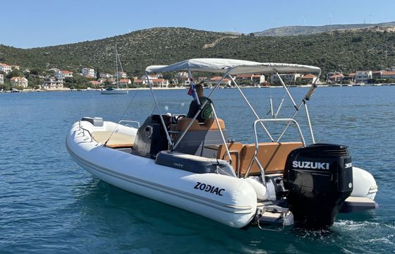 Motorboat Zodiac 7.5 Medline 300hp