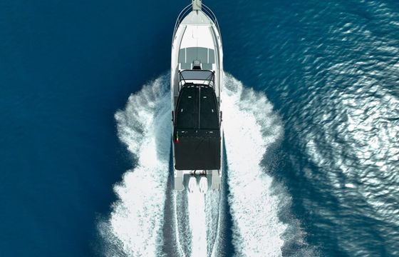 Motorboat Saver 330 Walkaround 700hp