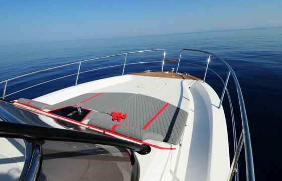 Motorboat Saver 330 Walkaround 700hp