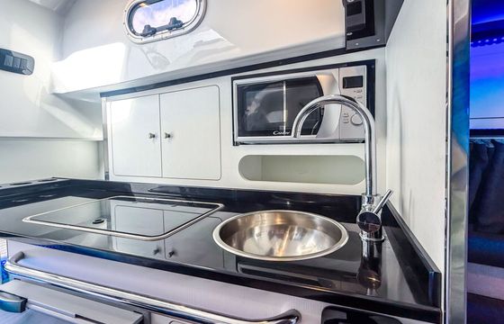 Motorboat Saver 330 Walkaround 700hp