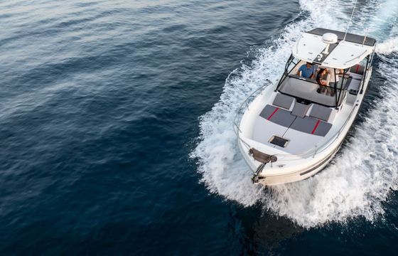 Motorboat Saver 330 Walkaround 700hp