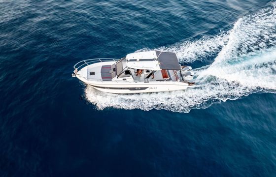 Motorboat Saver 330 Walkaround 700hp