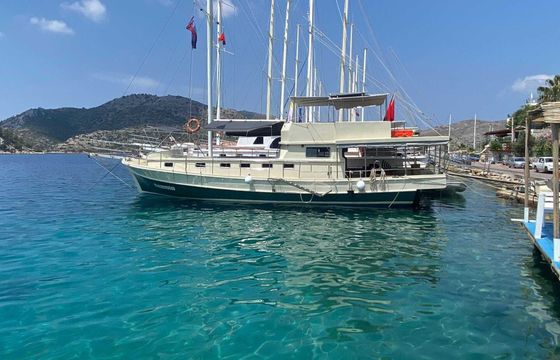 Motorboat Traditional Gullet 3 Cabins / 6 Pax 200hp