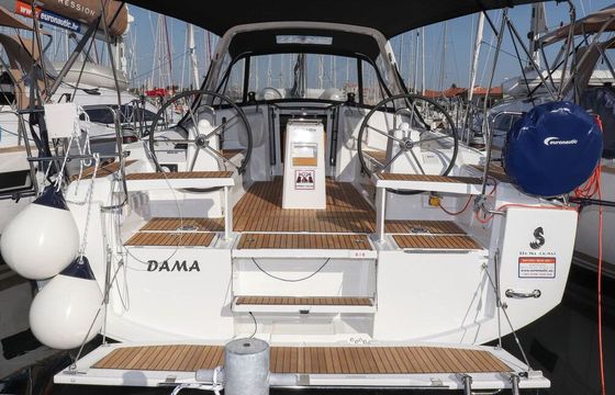 Sailboat BENETEAU OCEANIS 38.1 11.5m