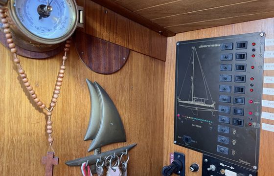 Sailboat Jeanneau Espace 990 10.35m
