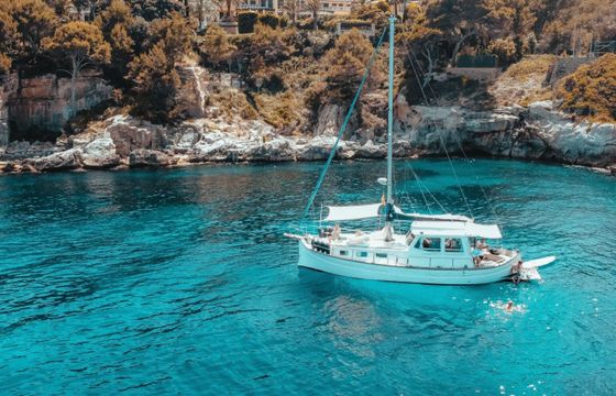 Motorboat Luxury Mallorquin Llaut Private Dining available on board 220hp