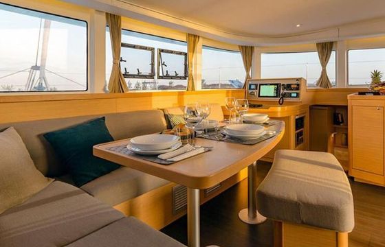 Catamaran LAGOON 42 12.8m