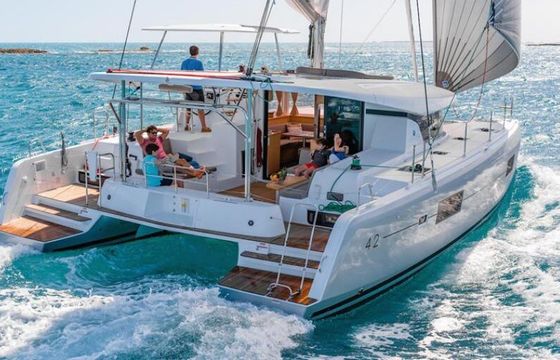 Catamaran LAGOON 42 12.8m
