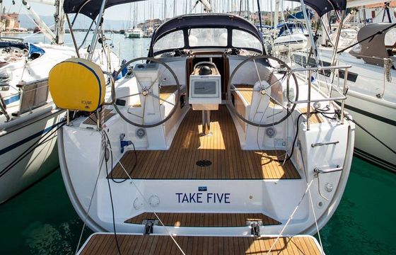 Sailboat BAVARIA CRUISER 34 9.99m