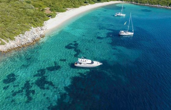 Motor yacht Cranchi 48 Flybridge 1000hp
