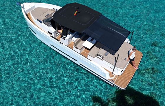 Motorboat De Antonio D32 600hp