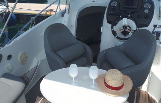 Motorboat Beneteau 750 Flyer Sundeck 300hp
