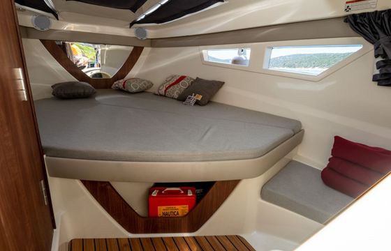Motorboat Quicksilver Activ 805 Sundeck 200hp